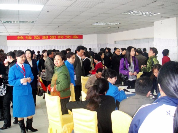 “全家總動(dòng)員”相親會(huì)火爆現(xiàn)場(chǎng)